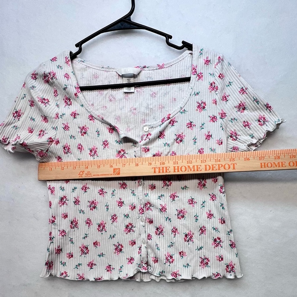 H&M Button Front Ribbed White Pink Rose‎ Floral Top ribbed cotton jersey. Medium - Picture 5 of 7